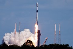 SpaceX запустила деревянный спутник